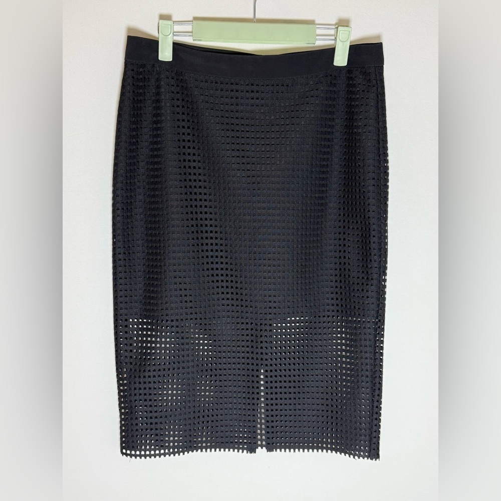 Trina Turk Bretta perforated square bodycon pencil skirt • Women’s size 6